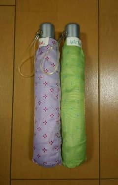 新品 未使用 折りたたみ傘２本セット レディースのサムネイル
