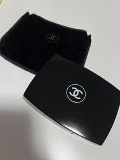 CHANEL シャネル　ファンデーションのサムネイル