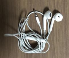 iPhone イヤホン 純正のサムネイル