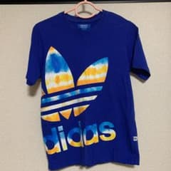 adidasのTシャツのサムネイル
