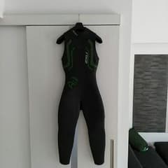 値下げ！美品2XU ウェットスーツのサムネイル