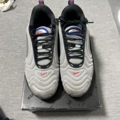 Nike Air Max 720 グレー/ブラック/レッドのサムネイル