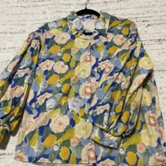 パフスリーブ　花柄 総柄ブラウス 長袖シャツのサムネイル