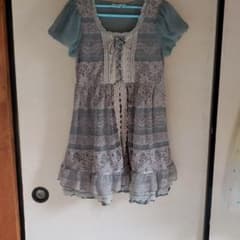 お値下げしました。axes femme 若草色のお花の刺繍ワンピースのサムネイル