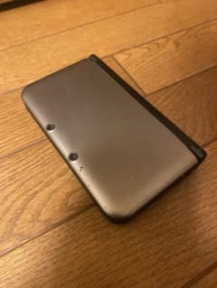 Nintendo 3DS LL 本体 シルバー×ブラックのサムネイル