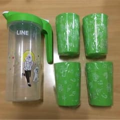 〈値下げ^ ^〉LINE  FRIENDS   ボトル&コップ  セットのサムネイル
