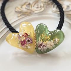 ✾ ヘアゴム ✾ 秋色ダブルハート レジン ハンドメイド マスタードオリーブのサムネイル
