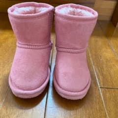 ピンクのムートンブーツ キッズのサムネイル