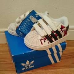 新品adidas ベビーシューズのサムネイル