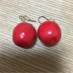 りんごのピアスのサムネイル