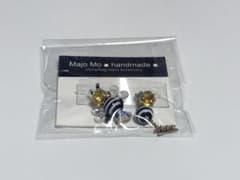 Majo Mo handmade ハチモチーフ ピアス 蜂のサムネイル