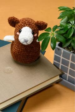 ぬいぐるみ　あみぐるみ イヌ　茶色と白のサムネイル