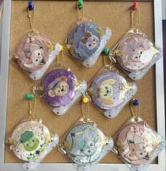 上海ディズニー10周年 ダッフィーフレンズ刺繍缶バッジ 一箱2点入れ