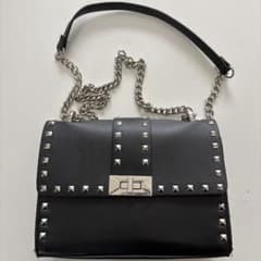 Bershka スタッズ付き黒ショルダーバッグのサムネイル
