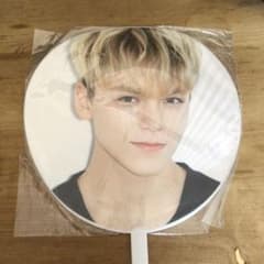 yuri様 seventeen うちわセット　vernonのサムネイル