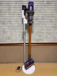 ジャンク品】Dyson V11 fluffy+・充電スタンド・アタッチメント付