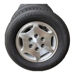 グランドハイエース２ＷＤ用タイヤとホイルのサムネイル