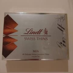 Lindt Swiss Thins Milk 48枚入り 125g バレンタインのサムネイル