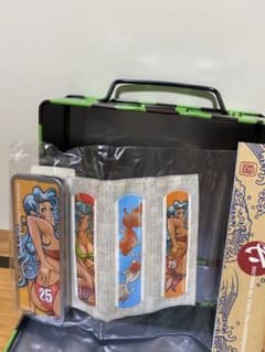 サザンオールスターズ25周年真夏の秘宝館グッズ 缶ケース付き絆創膏のサムネイル