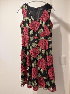 GRACE CONTINENTAL 花柄刺繍ワンピースのサムネイル