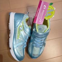 21センチ　瞬足　スニーカーのサムネイル