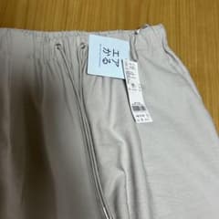 新品タグ付き エアかる ワイドパンツ Mサイズ ライトグレーのサムネイル