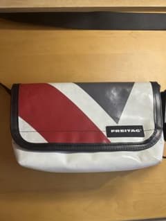 FREITAG メッセンジャーバッグ ホワイト/レッド/グレー - メルカリ