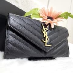 サンローラン　二つ折り　小銭入れ　カサンドラ　キャビアスキン　ブラック ✨美品✨サンローラン二つ折りカサンドラキャビアスキンレザーブラック