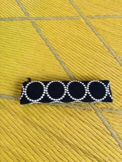 刺繍模様のペンケースのサムネイル