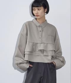 THE YoNピンストライプラッフルヘムクロップドシャツのサムネイル