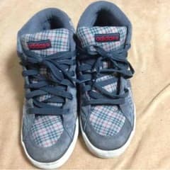 adidas スニーカーのサムネイル
