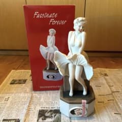 【未開栓】マリリンモンロー 7年目の浮気 陶器 750ml バーボンウイスキー 美品 マリリンモンロー「七年目の浮気」陶器ボトル バーボン