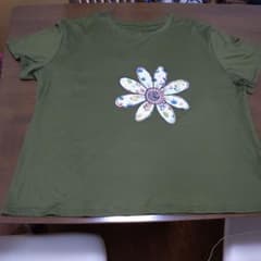モスグリーンお花プリントTシャツ４L〜５Ｌサイズのサムネイル