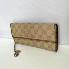GUCCI グッチ GGキャンバス 長財布 ベージュ フラップ式 チャーム付 