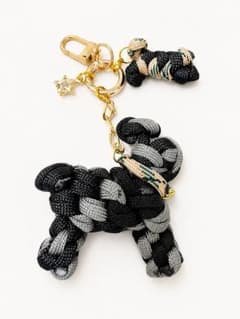 犬型 パラコード編み チャーム キーホルダー 骨つき - メルカリ