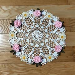 サーモンピンクの薔薇ドイリー 30cm - メルカリ