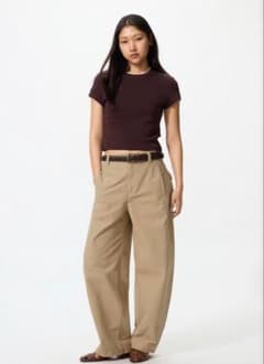 UNIQLO ジャージーバレルレッグパンツ　Mサイズのサムネイル