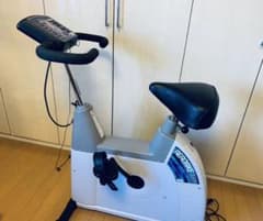 コナミCOMBI エアロバイクEZ101 脈拍センサー・腹筋バー付【送料込】のサムネイル