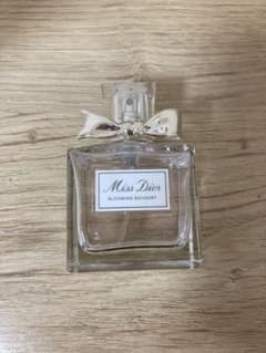 Dior ブルーミングブーケ 香水のサムネイル