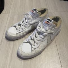 sacai × Nike Blazer Low ホワイトパテント レザーのサムネイル