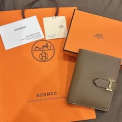 美品⭐︎HERMES べアンコンパクト二つ折り財布 エトゥープ エルメス エプソンのサムネイル
