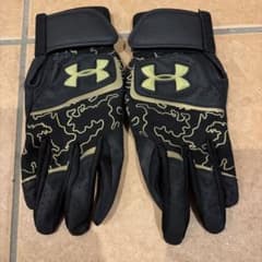 UNDER ARMOUR バッティンググローブ 両手用 ブラック カモ　子供用のサムネイル