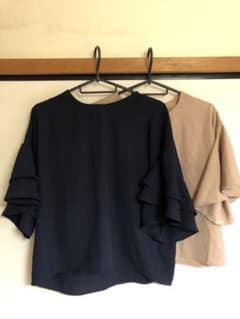 〈美品〉ブラウス2枚セット　＊紺・くすみピンク　オフィスも私服ものサムネイル