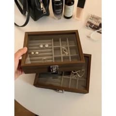 Wooden accessory jewelry case, similar to the one at ZARA HOME. For those who like this style.