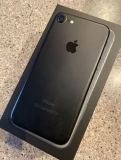 iPhone 7 Black 128 GB SIMフリー　本体のみのサムネイル