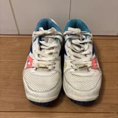 Diadora tennis shoes 22.5