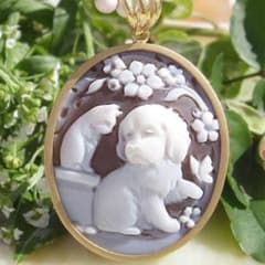 新品シモネッリ作 シェルカメオ K18ペンダントトップ 内緒のお話可愛い猫と犬 新品シモネッリ作 シェルカメオ K18ペンダントトップ 内緒のお話可愛い