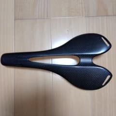 カーボンファイバー サドル エアロデザインのサムネイル