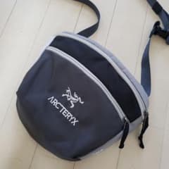 ARC'TERYX コラボ ショルダーバッグ グレーブラックのサムネイル