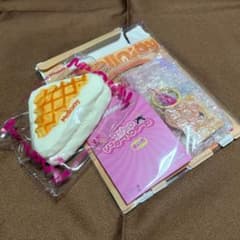 Mellojoy スクイーズワッフル（三角） - メルカリ